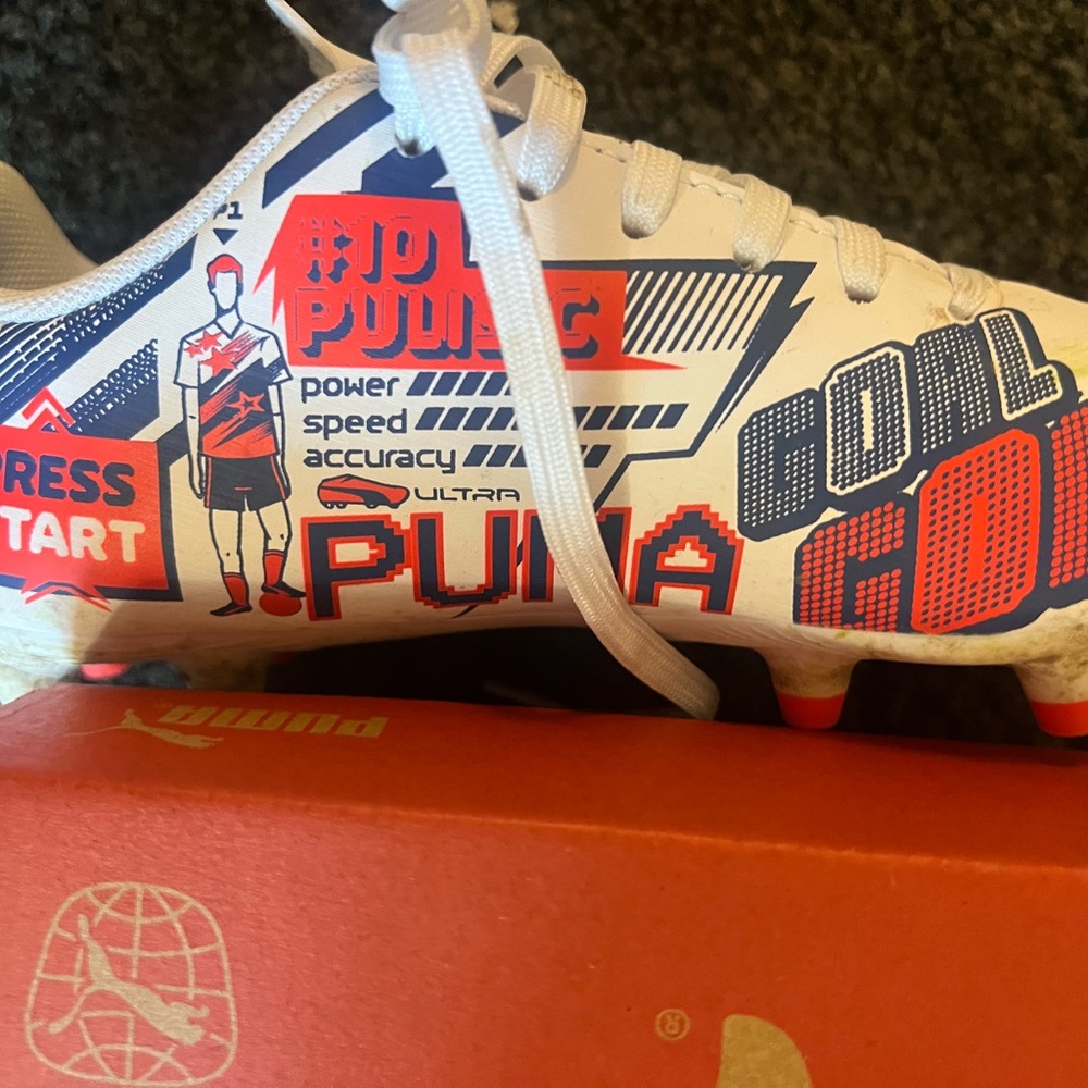 Puma White-Red-Clyde Royal Youth Soccer Cleats Box Label
